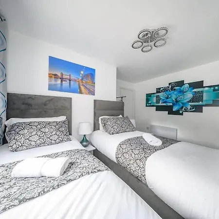 16Fm - Stylish Bungalow For 7 In West Yorkshire