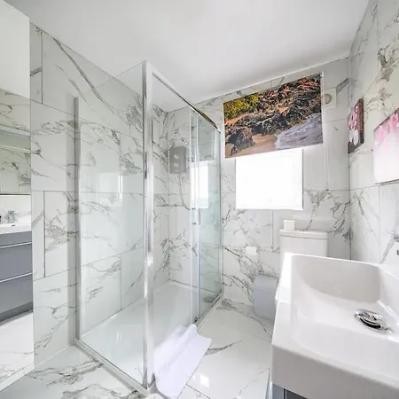 16fm For Your Relaxed & Cosy With Free Parking And Free Wifi Leeds (West Yorkshire)