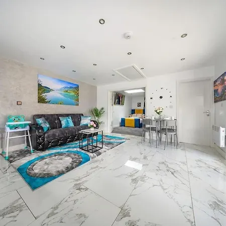 Semesterbostad 16fm For Your Relaxed & Cosy With Free Parking And Free Wifi