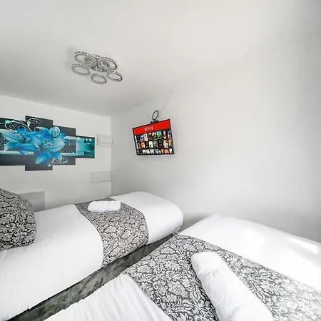 16fm For Your Relaxed & Cosy With Free Parking And Free Wifi *