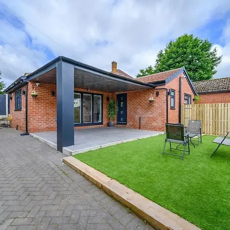 16Fm - Stylish Bungalow For 7 In West Yorkshire *