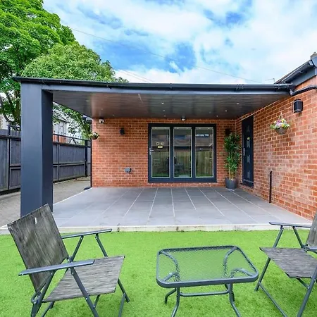 16Fm - Stylish Bungalow For 7 In West Yorkshire *